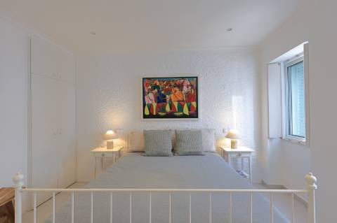 Moradia Típica T2 Renovada com Quintal em Fuzeta