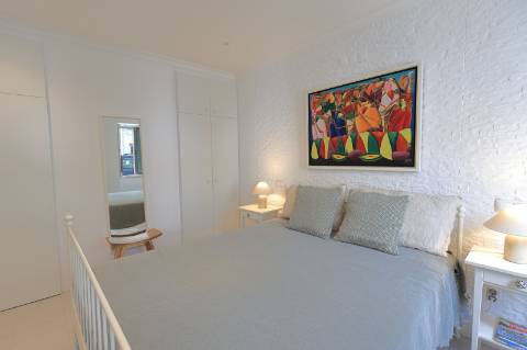 Moradia Típica T2 Renovada com Quintal em Fuzeta