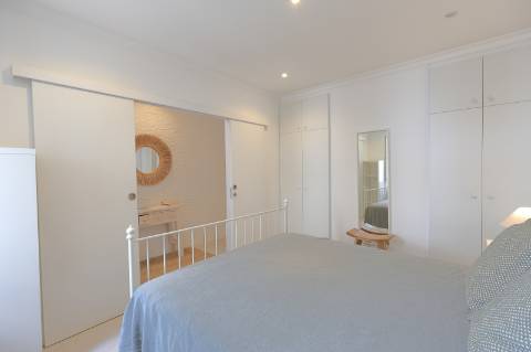 Moradia Típica T2 Renovada com Quintal em Fuzeta