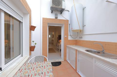 Moradia Típica T2 Renovada com Quintal em Fuzeta