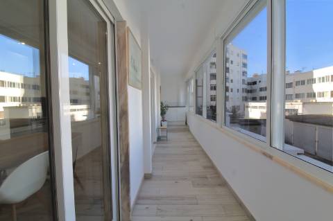 Apartamento T3 Renovado em Olhão