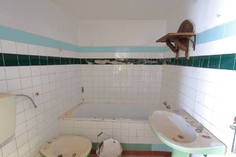 Moradia Típica T2 para Reconstruir em Fuzeta