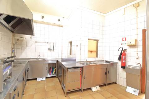 Moradia T2+1 com Espaço Comercial em Estoi - Faro