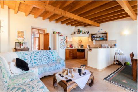 Moradia T2+1 com Espaço Comercial em Estoi - Faro