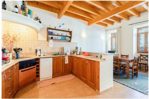 Moradia T2+1 com Espaço Comercial em Estoi - Faro