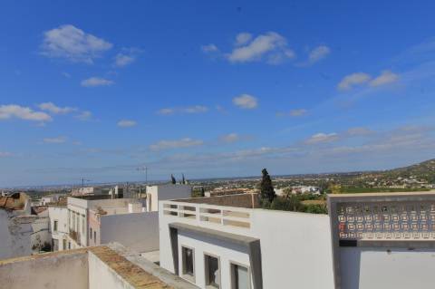 Moradia T2+1 com Espaço Comercial em Estoi - Faro