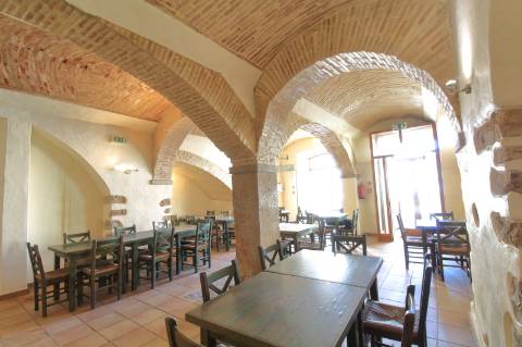 Moradia T2+1 com Espaço Comercial em Estoi - Faro