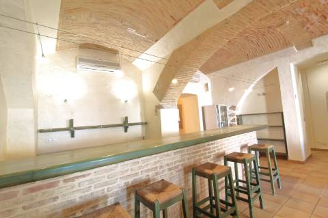 Moradia T2+1 com Espaço Comercial em Estoi - Faro