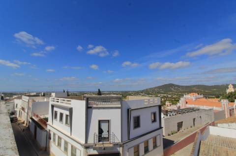Moradia T2+1 com Espaço Comercial em Estoi - Faro