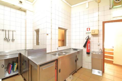 Moradia T2+1 com Espaço Comercial em Estoi - Faro