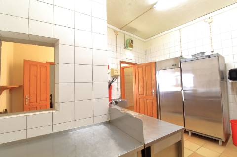 Moradia T2+1 com Espaço Comercial em Estoi - Faro