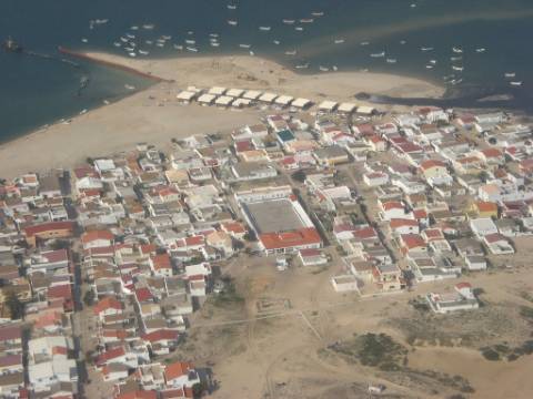 Moradia T1+1 com Quintal para Recuperar em Olhão