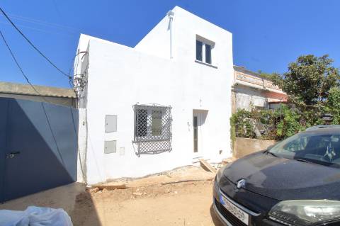 Moradia T2+1 Renovada em Chelote - Faro