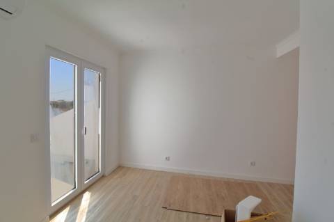 Moradia T2+1 Renovada em Chelote - Faro