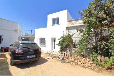 Moradia T2+1 Renovada em Chelote - Faro