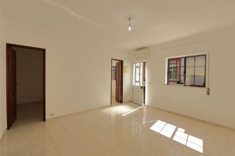 Apartamento T2 com Quintal em Moncarapacho