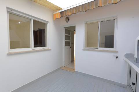 Apartamento T2 com Quintal em Moncarapacho