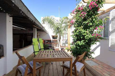 Moradia T2+1 com Garagem e Quintal em Olhão