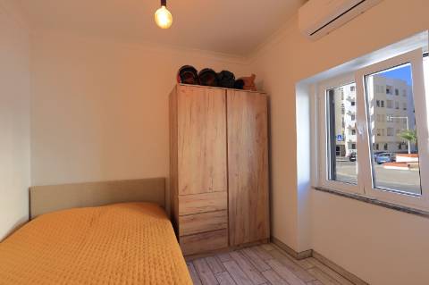 Moradia T2+1 com Garagem e Quintal em Olhão