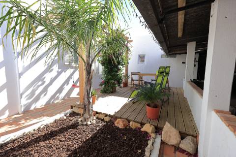 Moradia T2+1 com Garagem e Quintal em Olhão