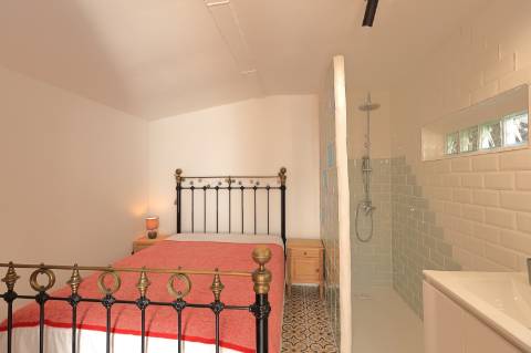 Moradia T2+1 com Garagem e Quintal em Olhão