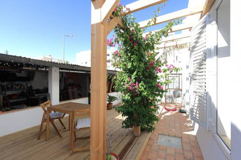 Moradia T2+1 com Garagem e Quintal em Olhão