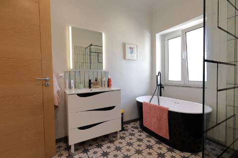 Moradia T2+1 com Garagem e Quintal em Olhão