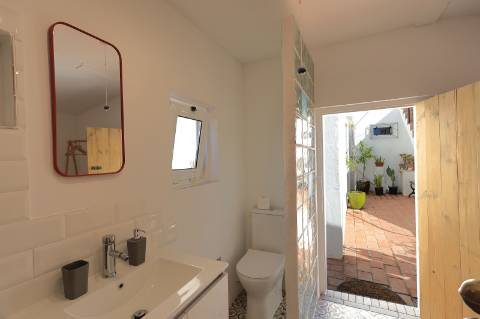 Moradia T2+1 com Garagem e Quintal em Olhão