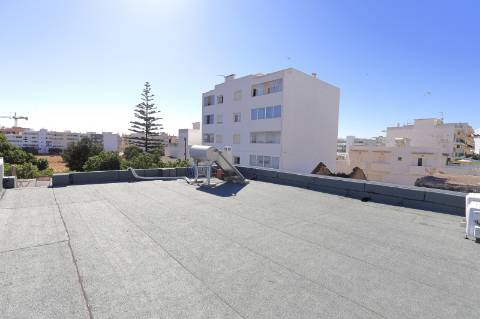 Moradia T2+1 com Garagem e Quintal em Olhão