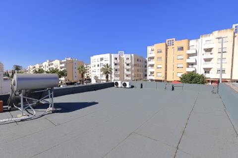 Moradia T2+1 com Garagem e Quintal em Olhão