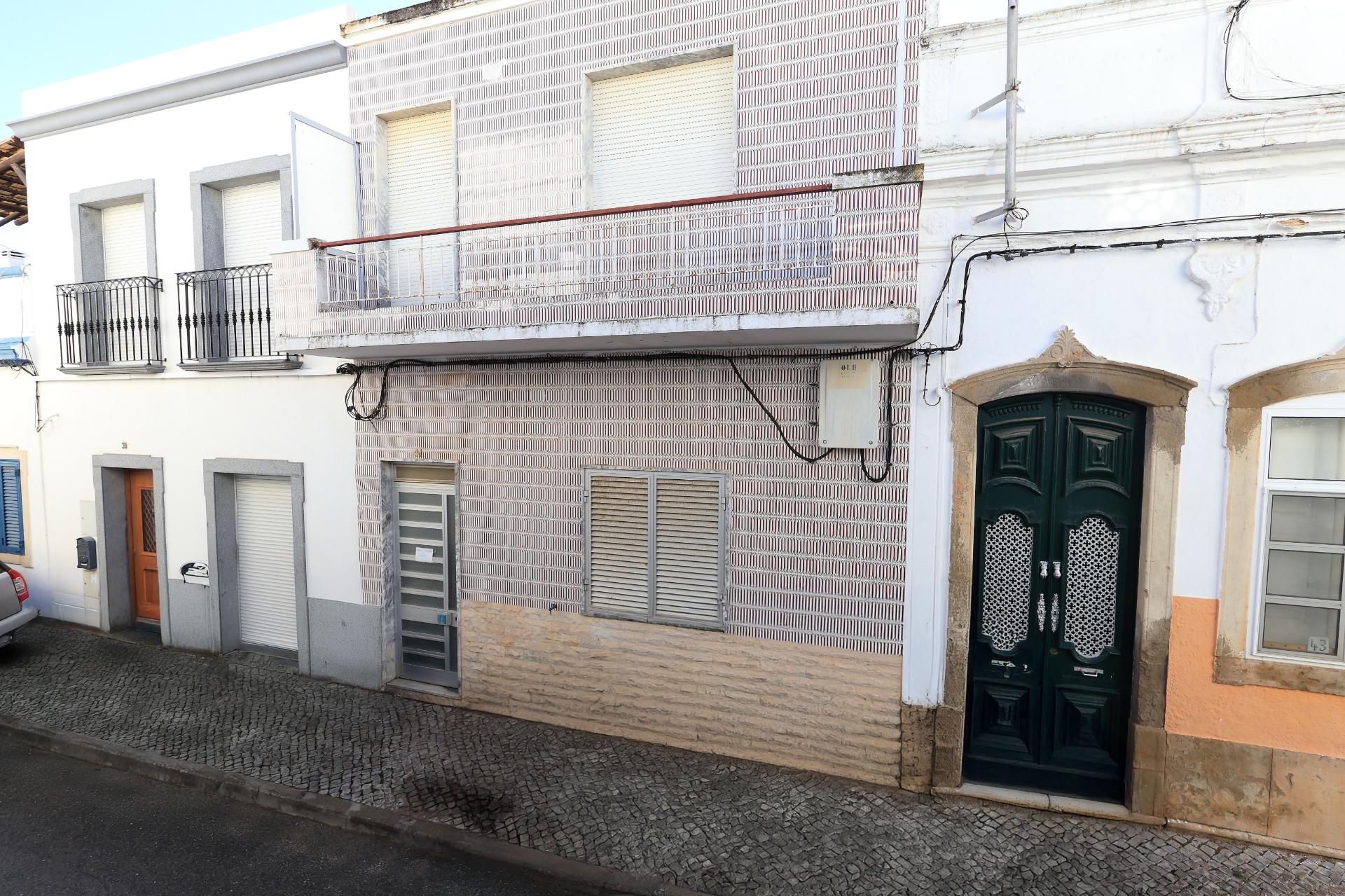 Moradia T2 + 2 com quintal e vista mar em Fuzeta