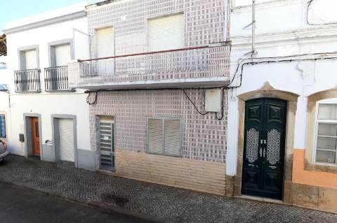 Moradia T2 + 2 com quintal e vista mar em Fuzeta