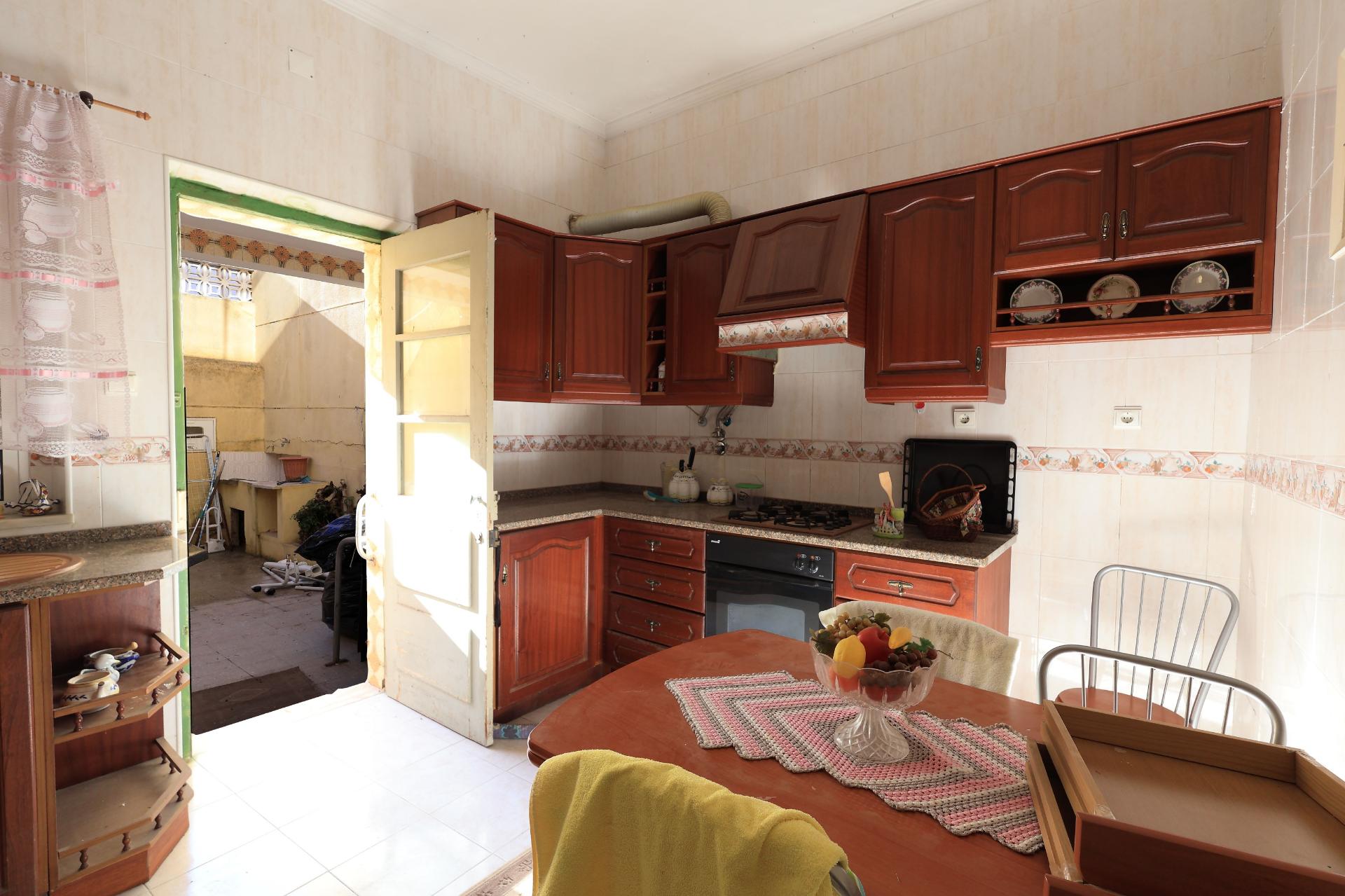 Moradia T2 + 2 com quintal e vista mar em Fuzeta