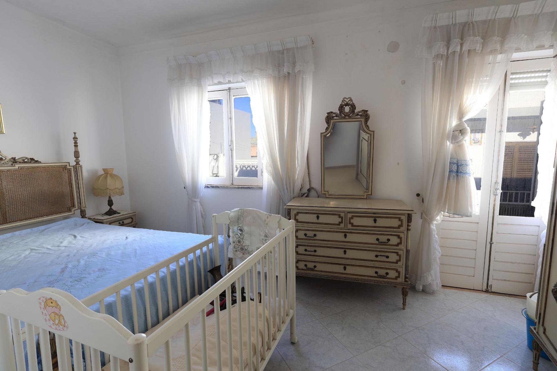 Moradia T2 + 2 com quintal e vista mar em Fuzeta