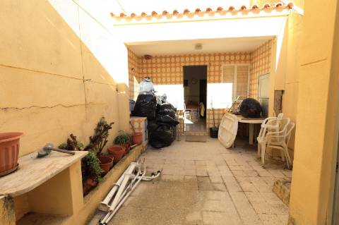 Moradia T2 + 2 com quintal e vista mar em Fuzeta