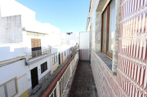 Moradia T2 + 2 com quintal e vista mar em Fuzeta