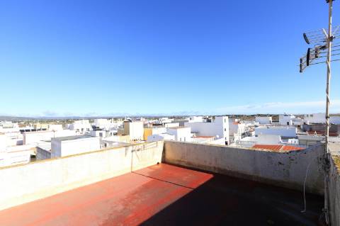 Moradia T2 + 2 com quintal e vista mar em Fuzeta