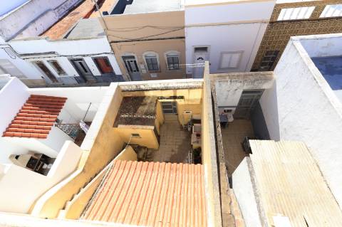 Moradia T2 + 2 com quintal e vista mar em Fuzeta