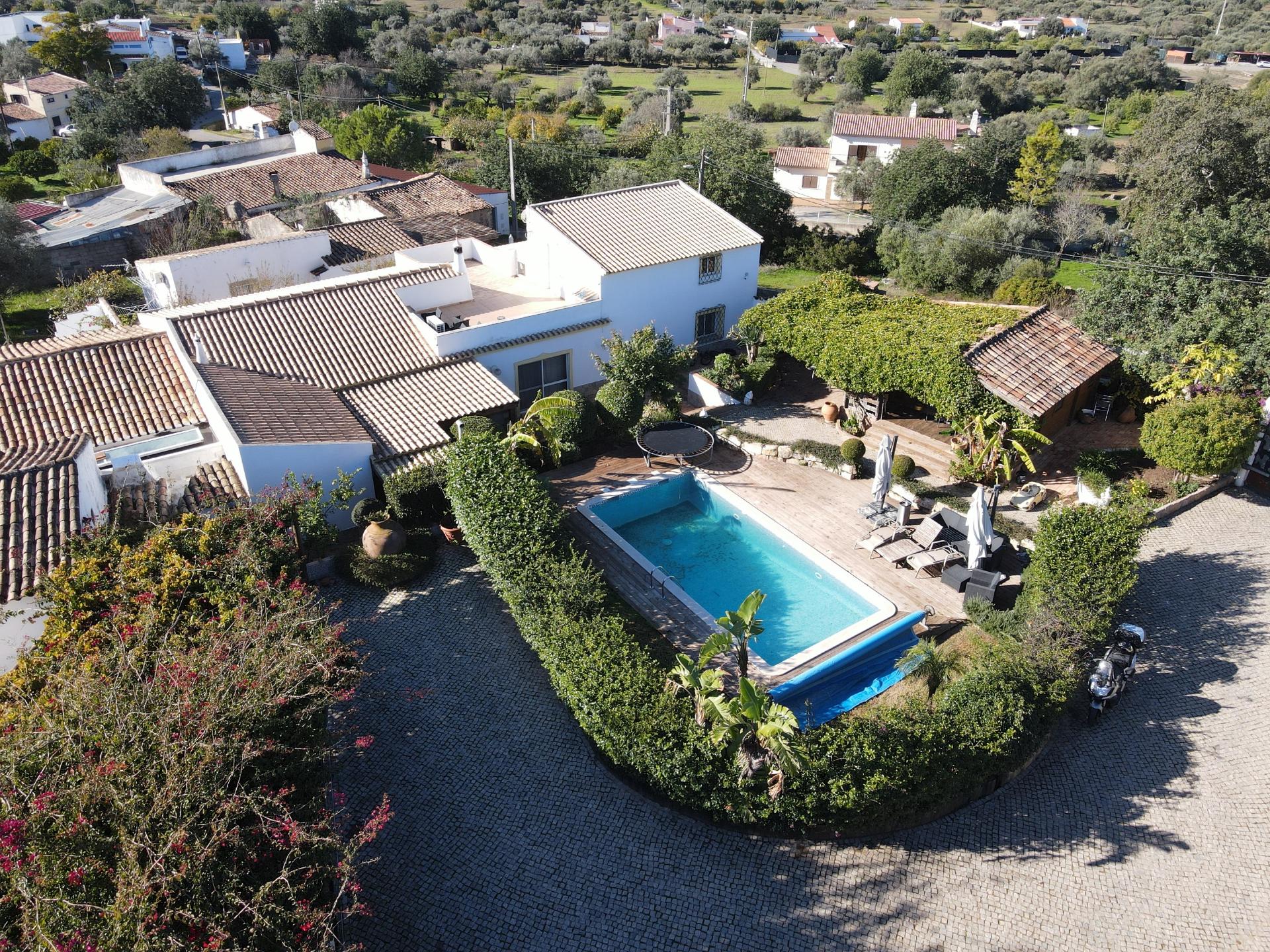 Moradia T4 com Piscina e Garagem em Peral - São Brás de Alportel