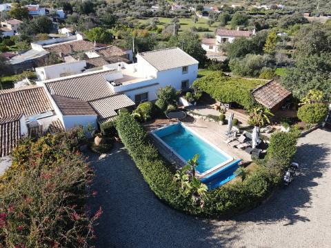 Moradia T4 com Piscina e Garagem em Peral - São Brás de Alportel