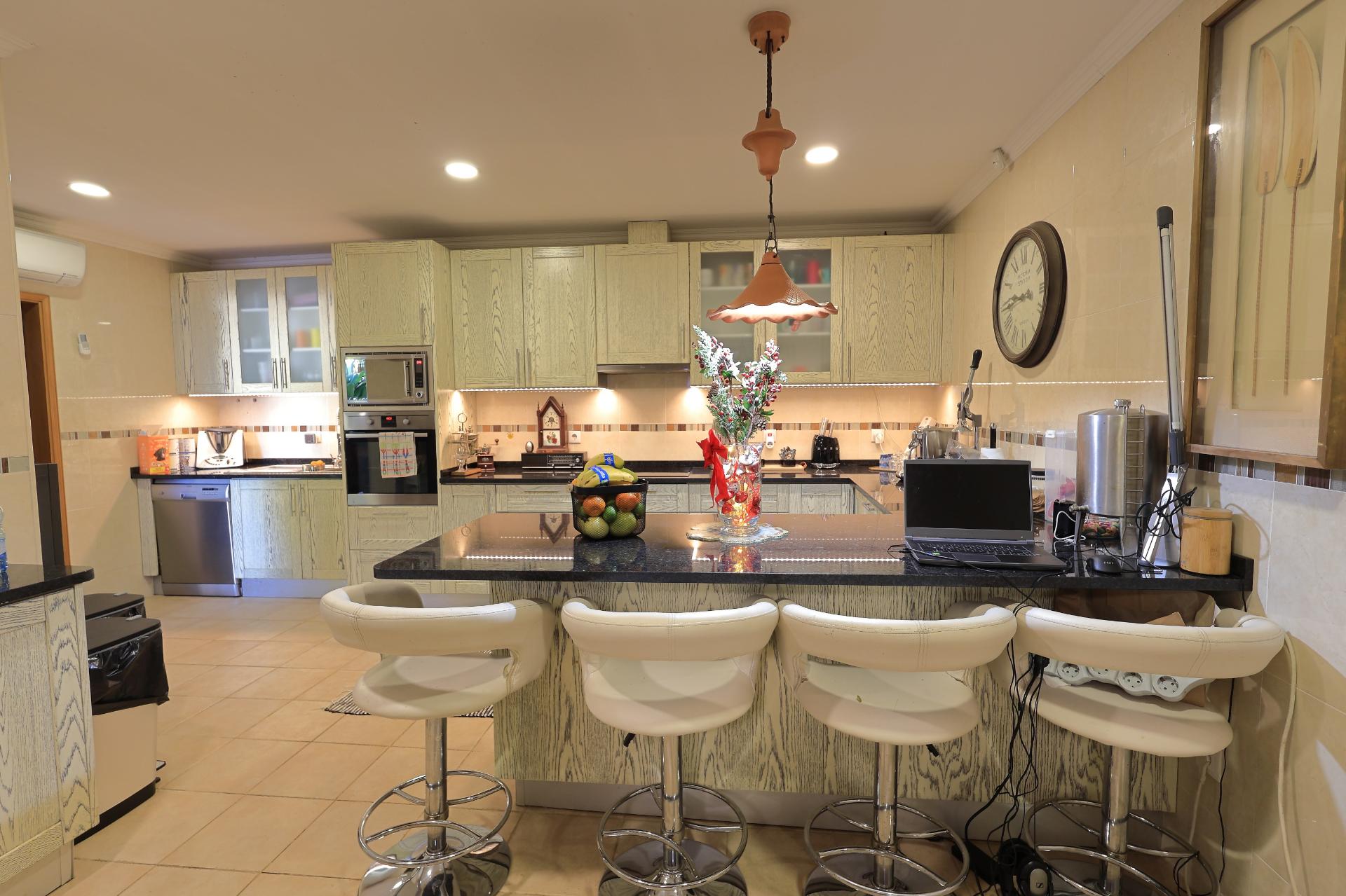 Moradia T4 com Piscina e Garagem em Peral - São Brás de Alportel