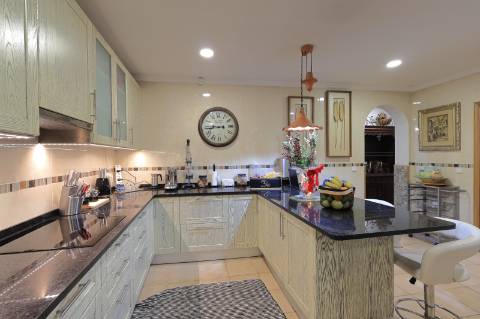 Moradia T4 com Piscina e Garagem em Peral - São Brás de Alportel