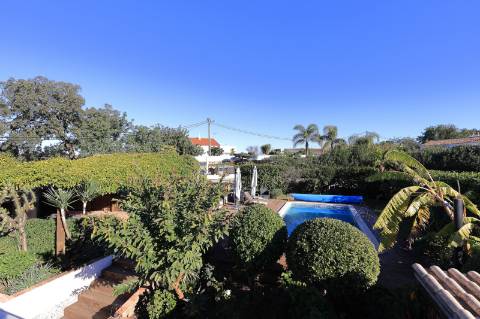 Moradia T4 com Piscina e Garagem em Peral - São Brás de Alportel