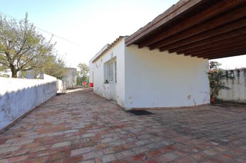 Moradia T4 com Piscina e Garagem em Peral - São Brás de Alportel