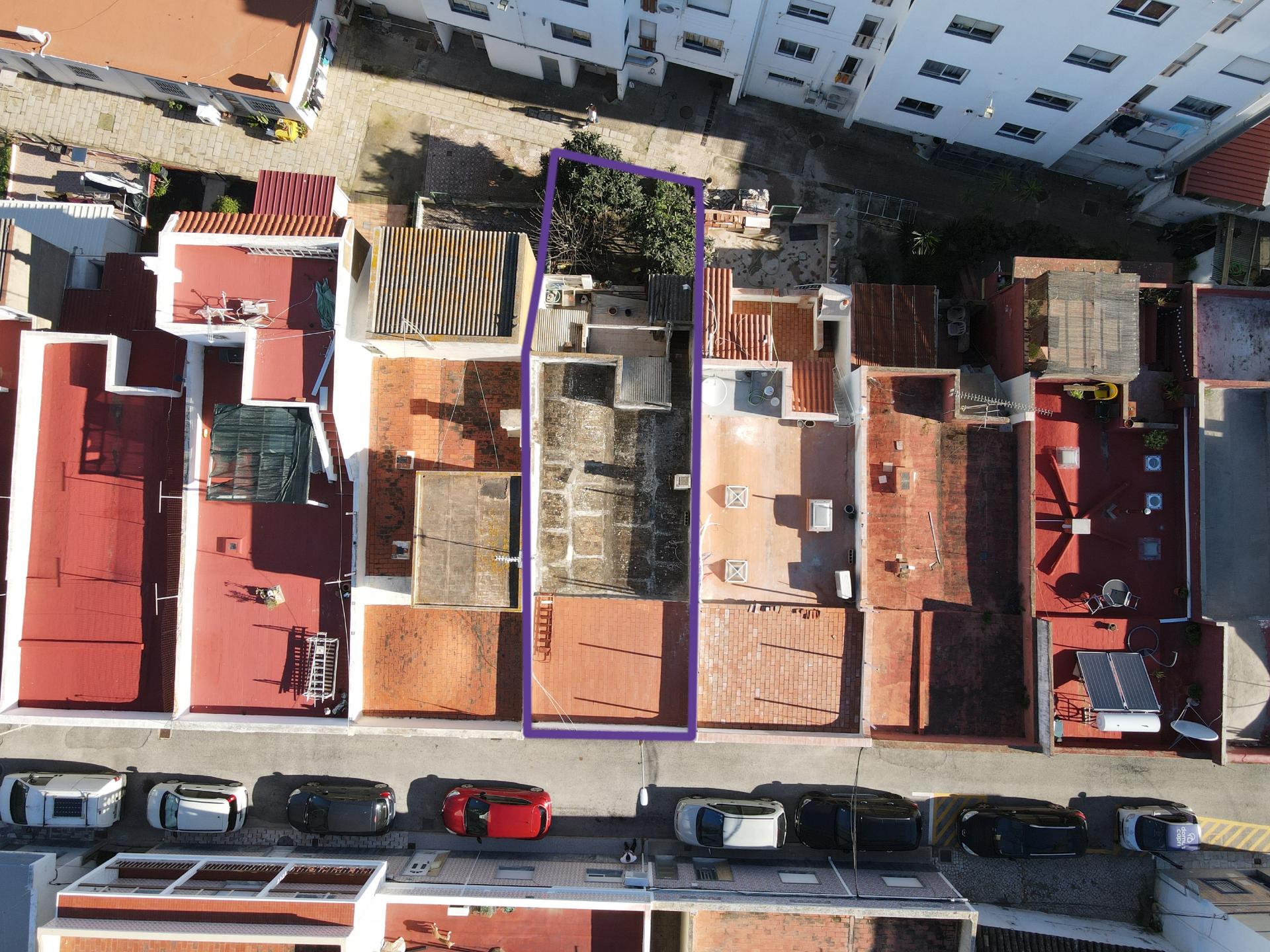 Moradia T2 com quintal para Recuperar em Fuzeta