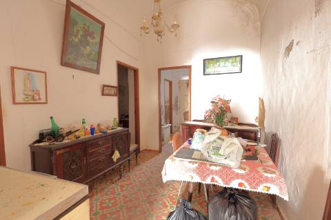 Moradia T2 com quintal para Recuperar em Fuzeta