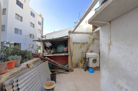 Moradia T2 com quintal para Recuperar em Fuzeta