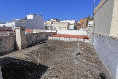 Moradia T2 com quintal para Recuperar em Fuzeta