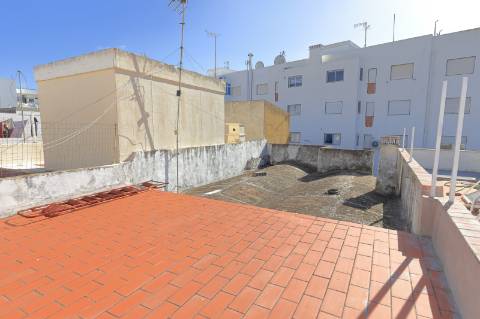 Moradia T2 com quintal para Recuperar em Fuzeta