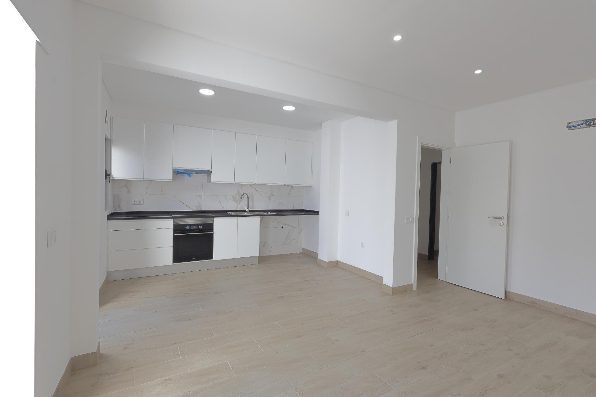 Apartamento T2 + 1 com Quintal em Faro
